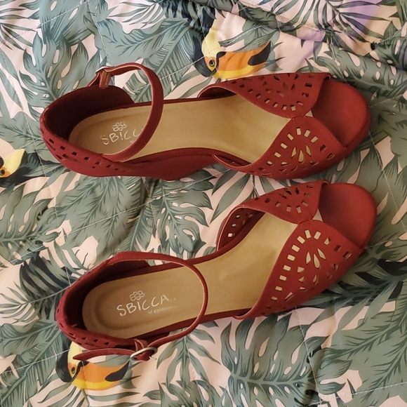 Sbicca Burgundy Wedges - Picture 2 of 4